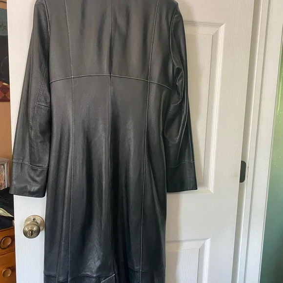 Venus Williams long leather coat. - Picture 4 of 9